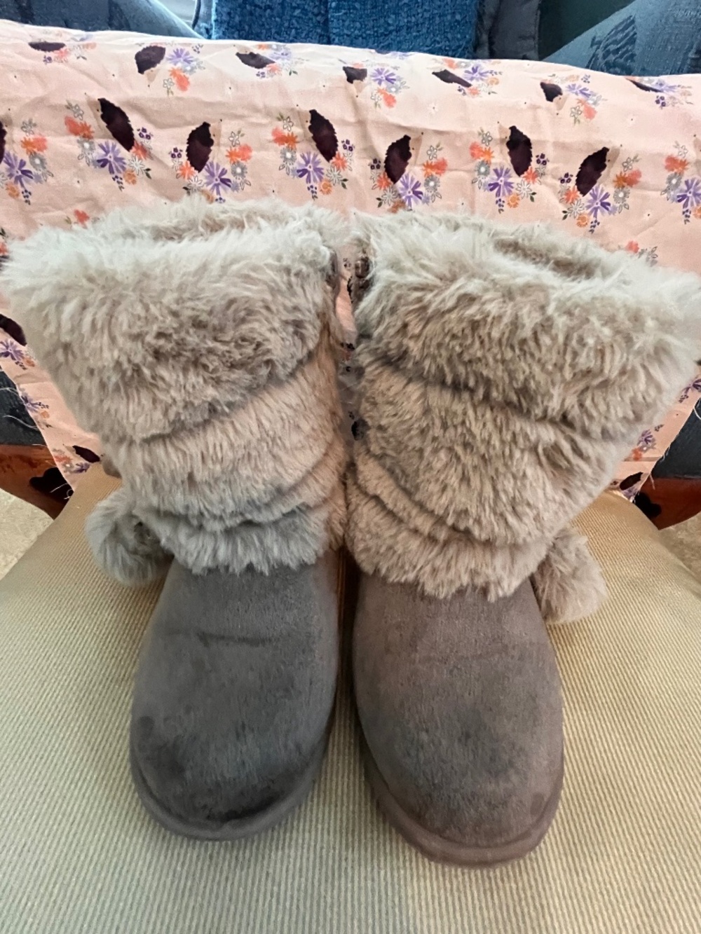 Makalu Toddler Size 8 Grey suede-look and faux fur boots